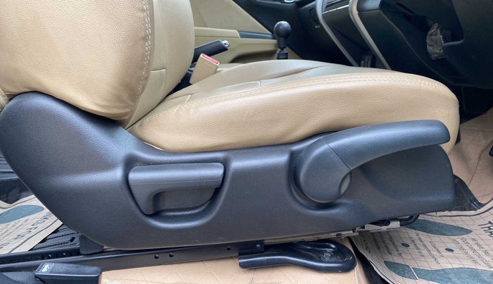 2021 Honda City 1.5L I-VTEC V MT 4TH GEN, Petrol, Manual, 28,852 km, Driver Side Adjustment Panel