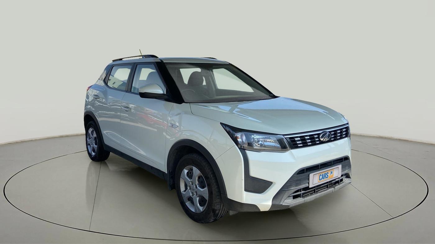 2022 Mahindra XUV300 W6 1.2 PETROL AMT, Petrol, Automatic, 24,615 km, Left Front Diagonal