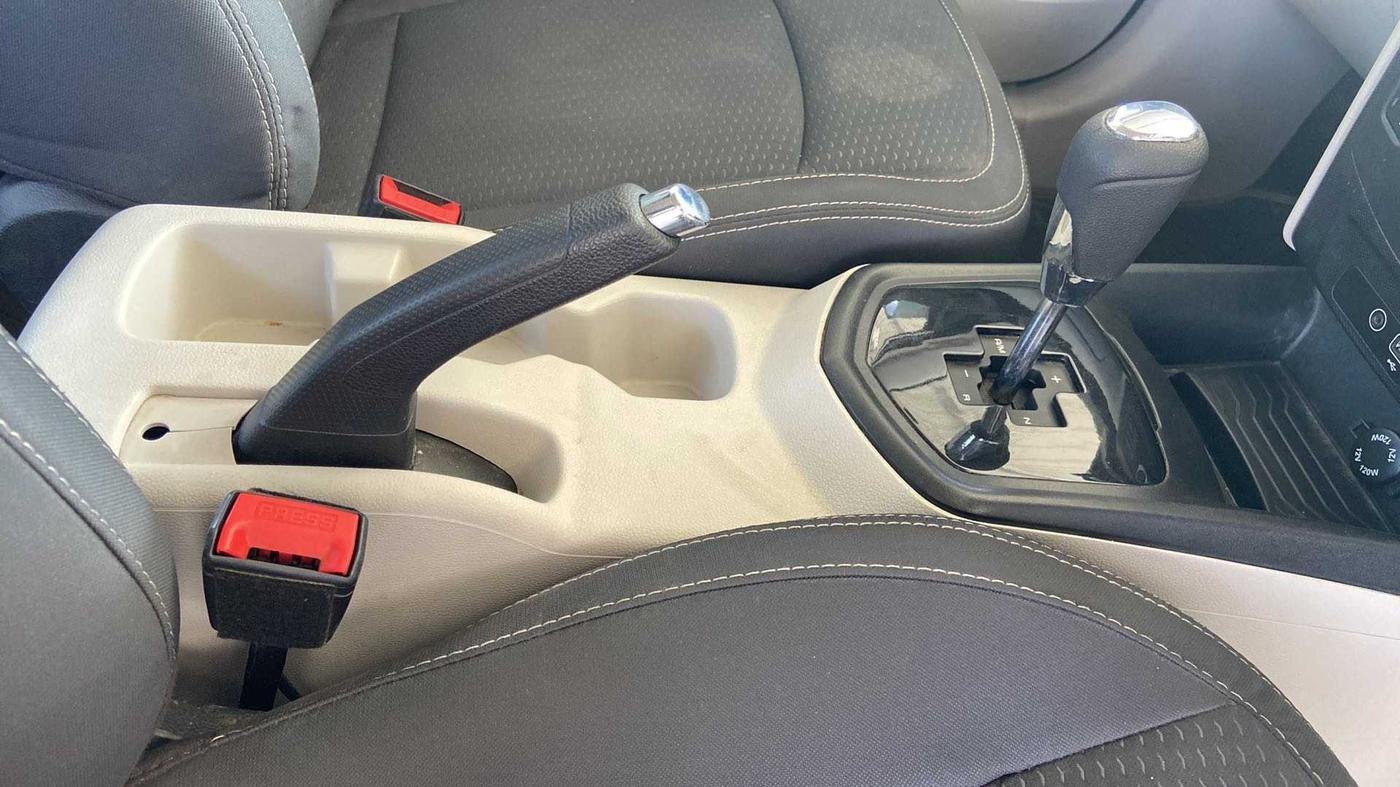 2022 Mahindra XUV300 W6 1.2 PETROL AMT, Petrol, Automatic, 24,615 km, Gear Lever
