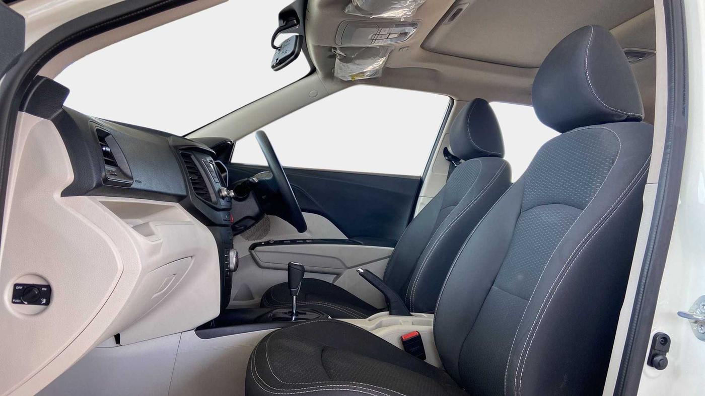 2022 Mahindra XUV300 W6 1.2 PETROL AMT, Petrol, Automatic, 24,615 km, Right Side Front Door Cabin