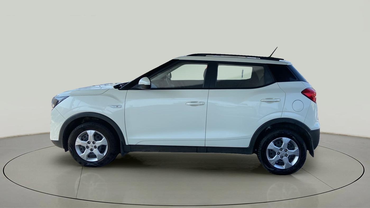 2022 Mahindra XUV300 W6 1.2 PETROL AMT, Petrol, Automatic, 24,615 km, Left Side