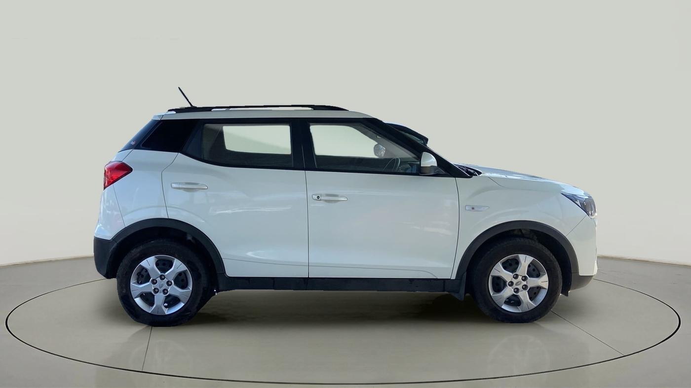 2022 Mahindra XUV300 W6 1.2 PETROL AMT, Petrol, Automatic, 24,615 km, Right Side View