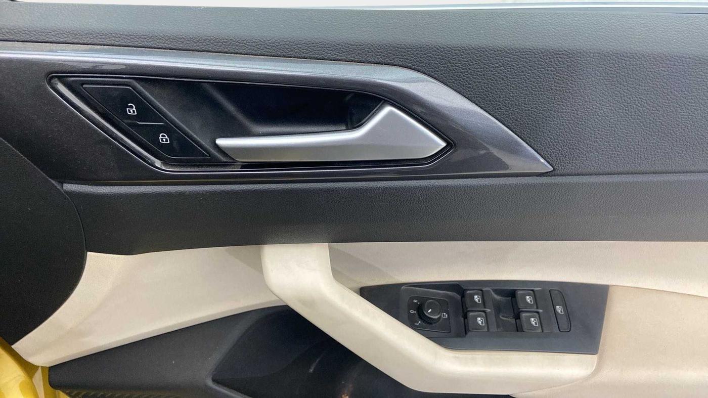 2022 Volkswagen VIRTUS GT PLUS TSI 1.5 EVO DSG, Petrol, Automatic, 19,507 km, Driver Side Door Panels Control