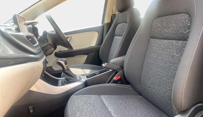 2022 Tata ALTROZ XZA, Petrol, Automatic, 6,131 km, Right Side Front Door Cabin