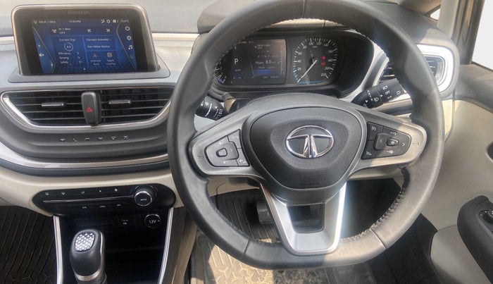 2022 Tata ALTROZ XZA, Petrol, Automatic, 6,131 km, Steering Wheel Close Up