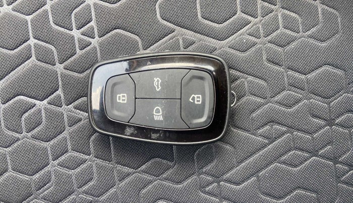 2022 Tata ALTROZ XZA, Petrol, Automatic, 6,131 km, Key Close Up