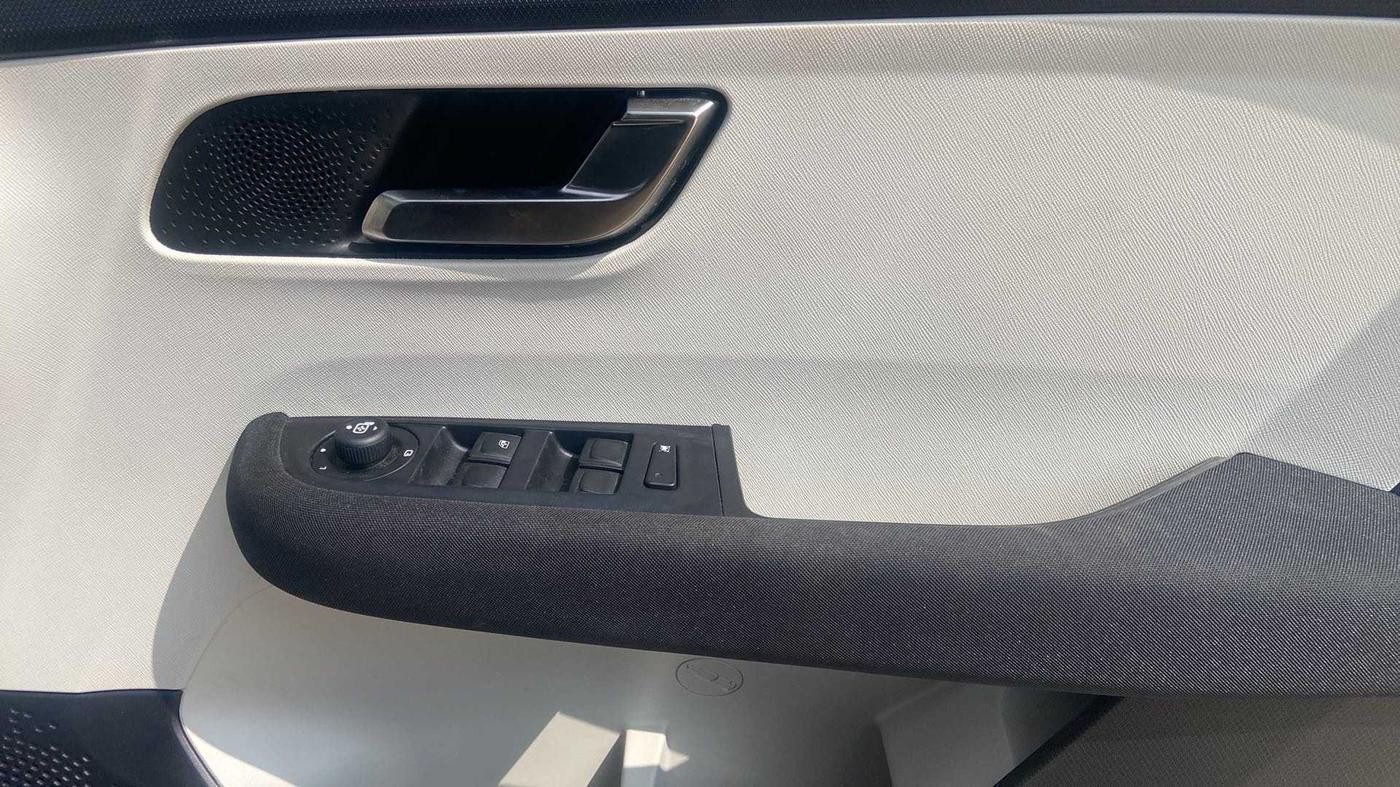 2022 Tata ALTROZ XZA, Petrol, Automatic, 6,131 km, Driver Side Door Panels Control