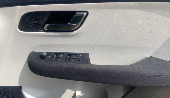 2022 Tata ALTROZ XZA, Petrol, Automatic, 6,131 km, Driver Side Door Panels Control
