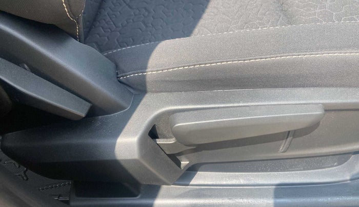 2022 Tata ALTROZ XZA, Petrol, Automatic, 6,131 km, Driver Side Adjustment Panel