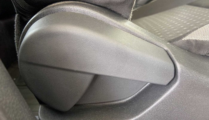 2022 Nissan MAGNITE XL TURBO CVT, Petrol, Automatic, 12,205 km, Driver Side Adjustment Panel