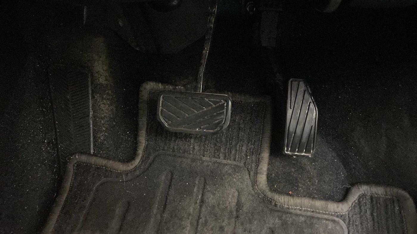 2019 Maruti XL6 ALPHA AT, Petrol, Automatic, 19,696 km, Pedals