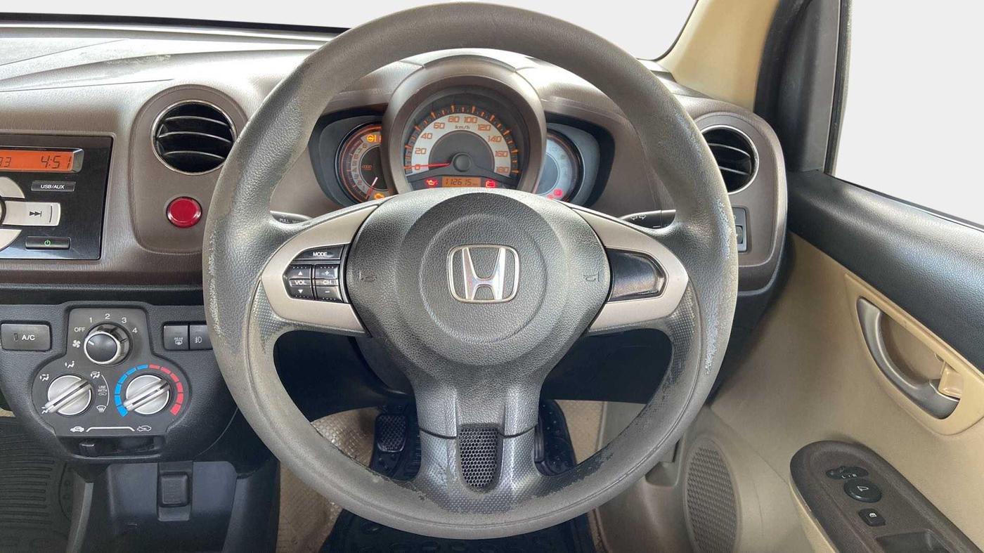 2013 Honda Brio V MT, Petrol, Manual, 1,12,738 km, Steering Wheel Close Up