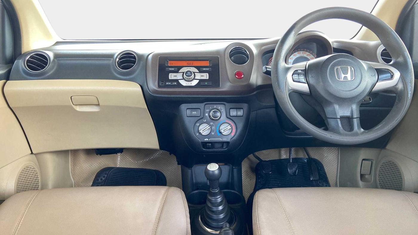 2013 Honda Brio V MT, Petrol, Manual, 1,12,738 km, Dashboard