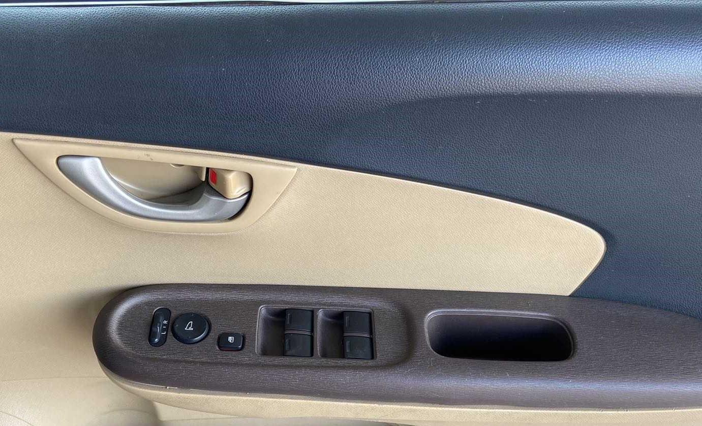 2013 Honda Brio V MT, Petrol, Manual, 1,12,738 km, Driver Side Door Panels Control