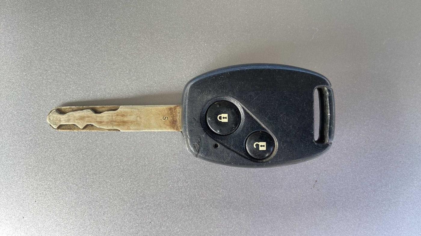 2013 Honda Brio V MT, Petrol, Manual, 1,12,738 km, Key Close Up
