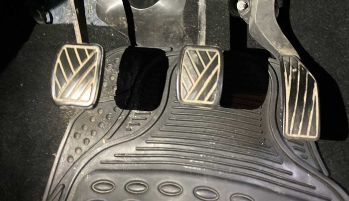 2016 Maruti Swift VXI, Petrol, Manual, 57,994 km, Pedals