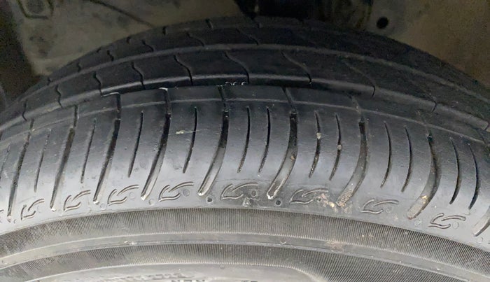 2014 Honda Brio VX MT, Petrol, Manual, 65,647 km, Left Front Tyre Tread