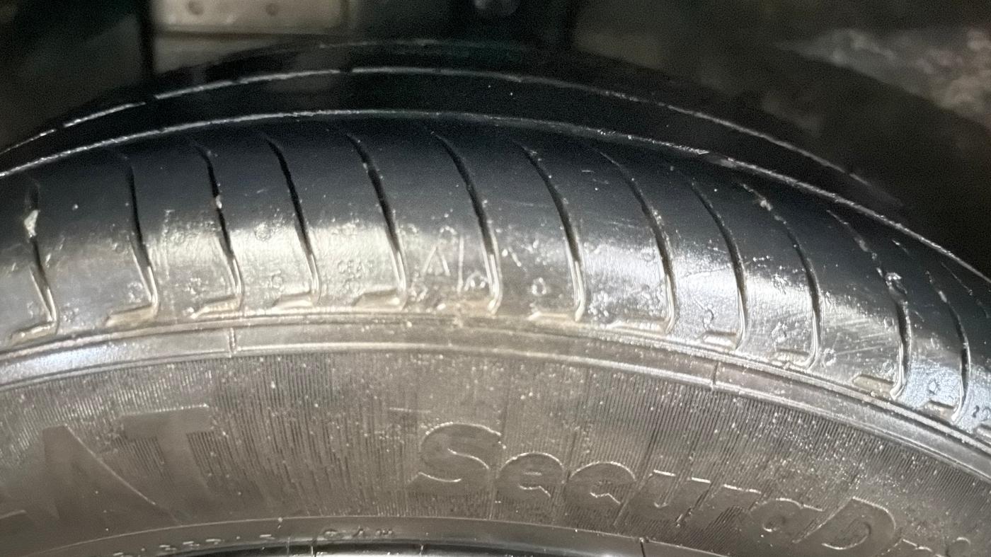 2025 Hyundai EXTER SX(O) CONNECT 1.2 AMT, Petrol, Automatic, 14,053 km, Left Front Tyre Tread