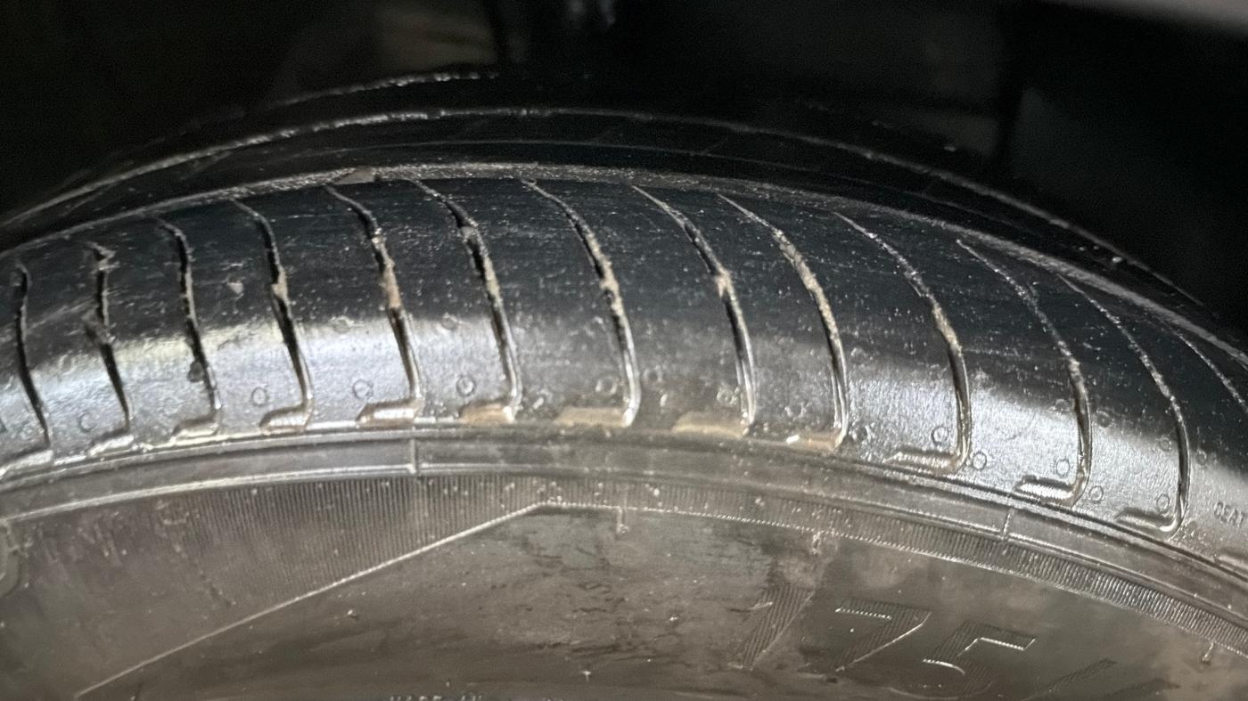 2025 Hyundai EXTER SX(O) CONNECT 1.2 AMT, Petrol, Automatic, 14,053 km, Right Front Tyre Tread