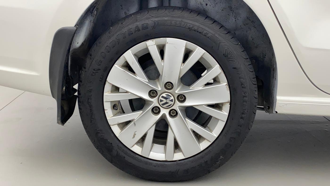 2015 Volkswagen Vento HIGHLINE 1.5 AT, Diesel, Automatic, 1,05,420 km, Right Rear Wheel