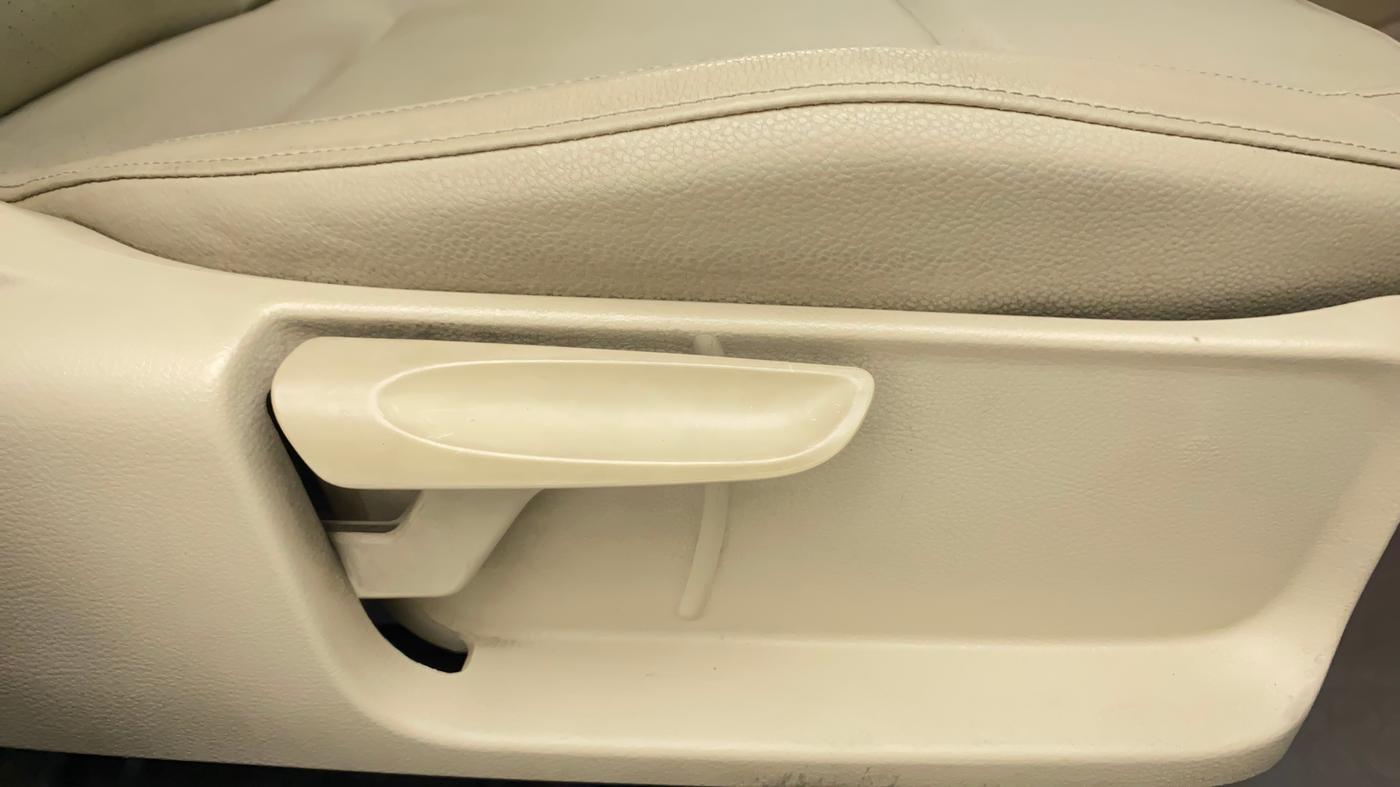 2015 Volkswagen Vento HIGHLINE 1.5 AT, Diesel, Automatic, 1,05,420 km, Driver Side Adjustment Panel