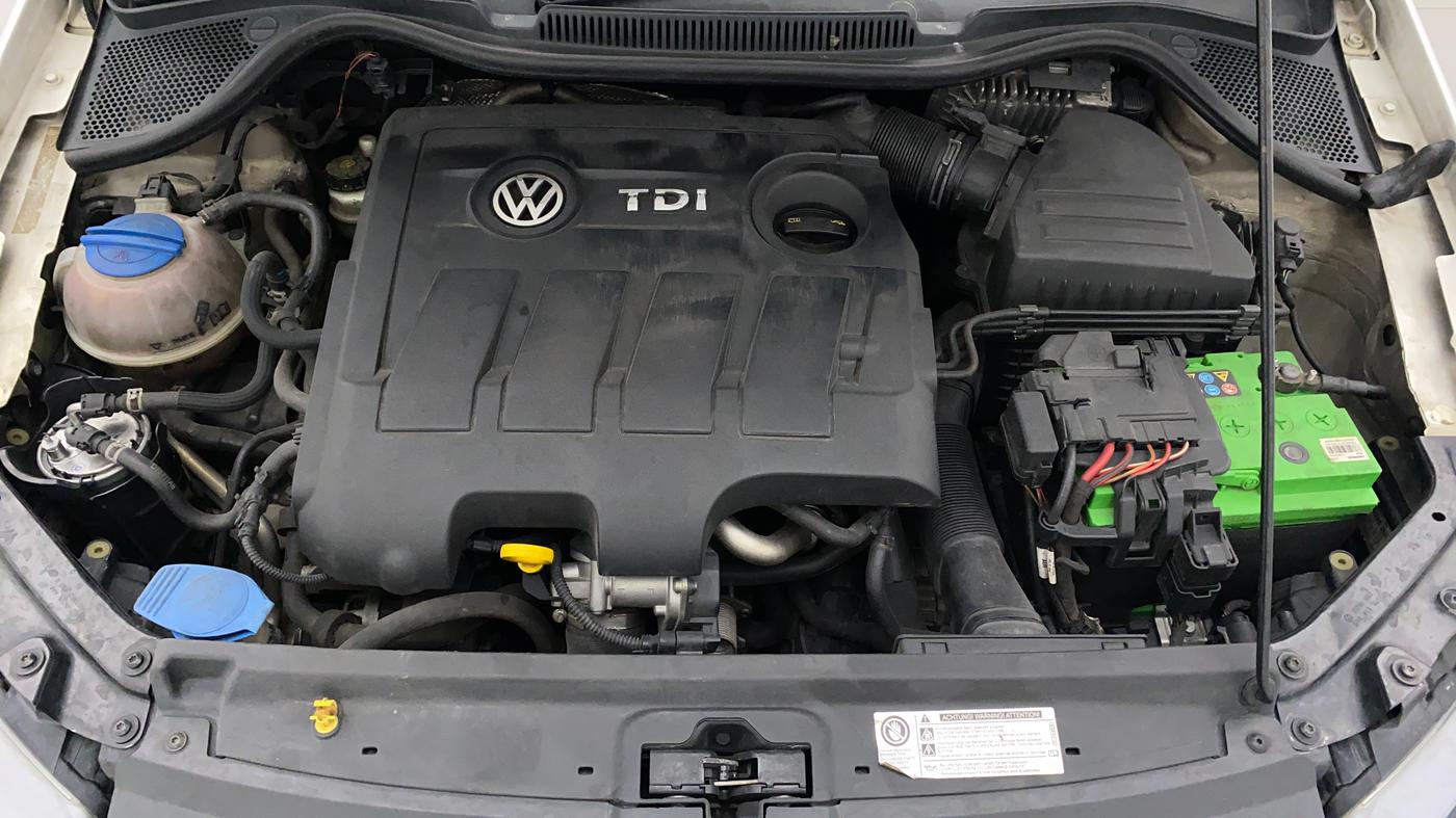 2015 Volkswagen Vento HIGHLINE 1.5 AT, Diesel, Automatic, 1,05,420 km, Open Bonet