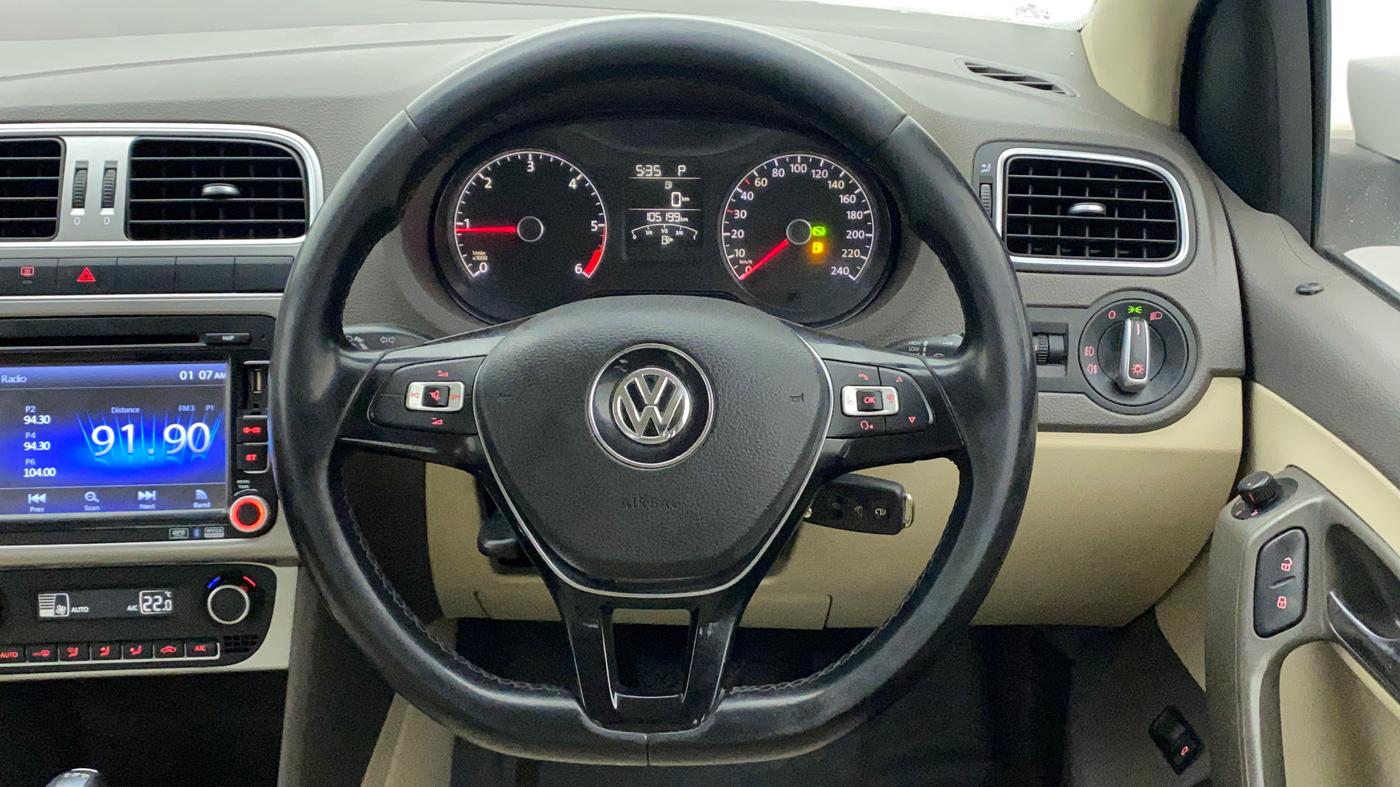 2015 Volkswagen Vento HIGHLINE 1.5 AT, Diesel, Automatic, 1,05,420 km, Steering Wheel Close Up