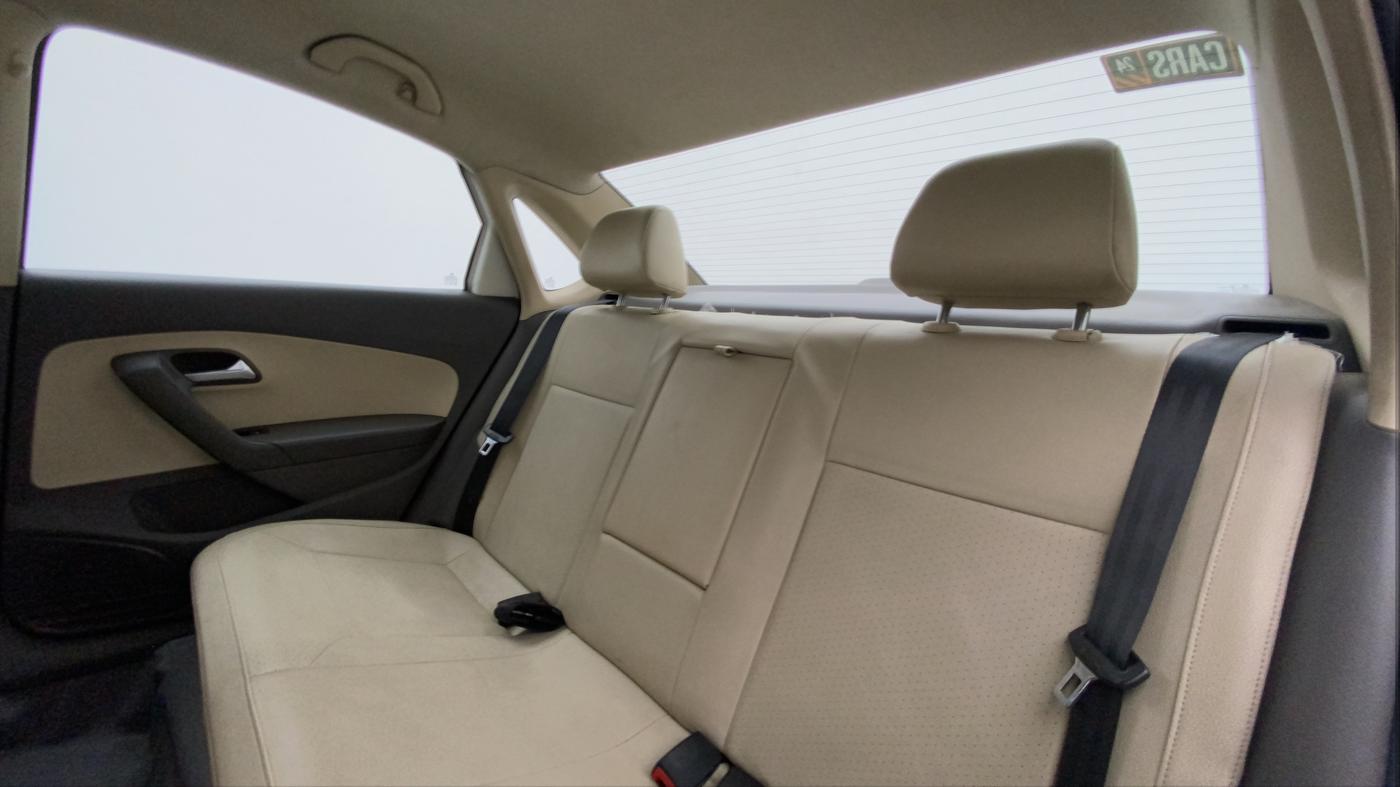 2015 Volkswagen Vento HIGHLINE 1.5 AT, Diesel, Automatic, 1,05,420 km, Right Side Rear Door Cabin