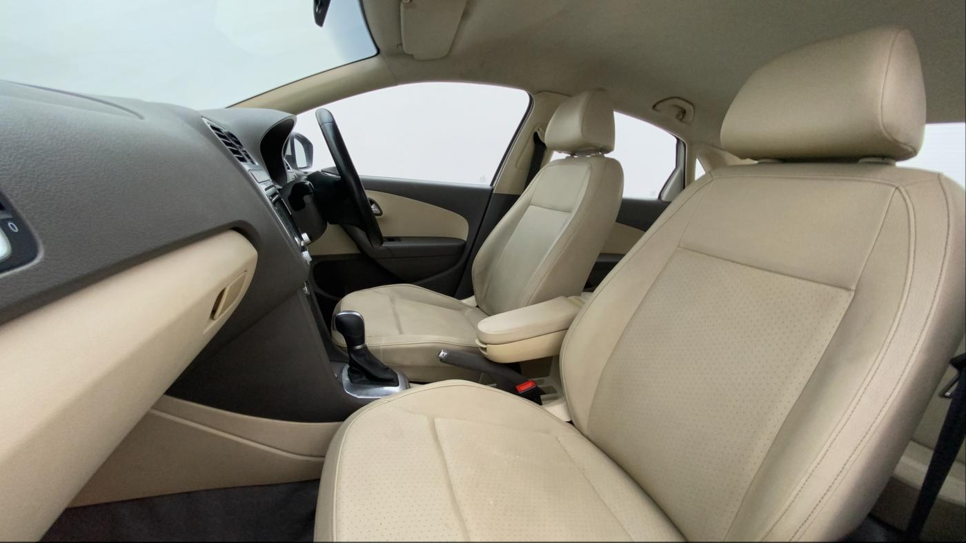 2015 Volkswagen Vento HIGHLINE 1.5 AT, Diesel, Automatic, 1,05,420 km, Right Side Front Door Cabin