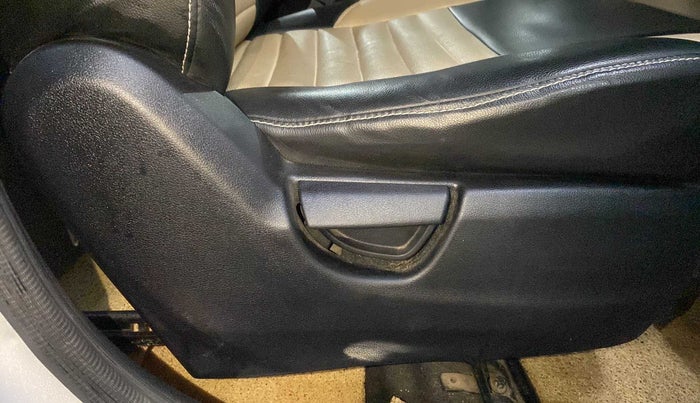 2019 Hyundai NEW SANTRO SPORTZ MT, Petrol, Manual, 70,177 km, Driver Side Adjustment Panel