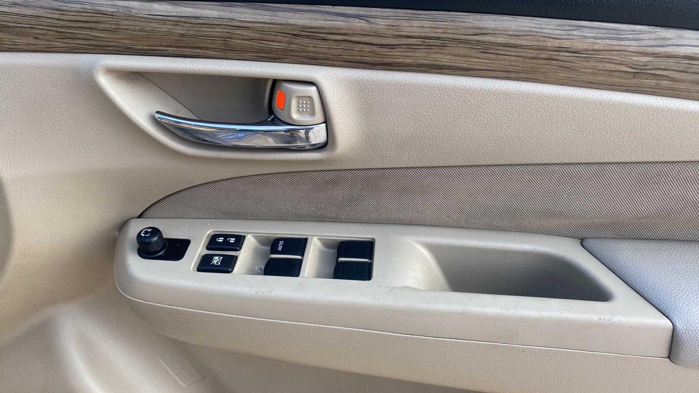 2018 Maruti Ciaz DELTA 1.5 SHVS MT PETROL, Petrol, Manual, 62,315 km, Driver Side Door Panels Control