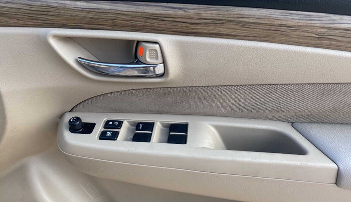 2018 Maruti Ciaz DELTA 1.5 SHVS MT PETROL, Petrol, Manual, 62,315 km, Driver Side Door Panels Control