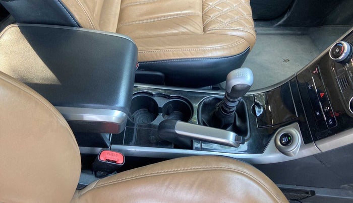 2018 Mahindra XUV500 W11, Diesel, Manual, 1,02,006 km, Gear Lever