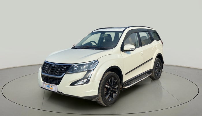 2018 Mahindra XUV500 W11, Diesel, Manual, 1,02,006 km, Left Front Diagonal