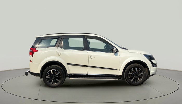 2018 Mahindra XUV500 W11, Diesel, Manual, 1,02,006 km, Right Side View