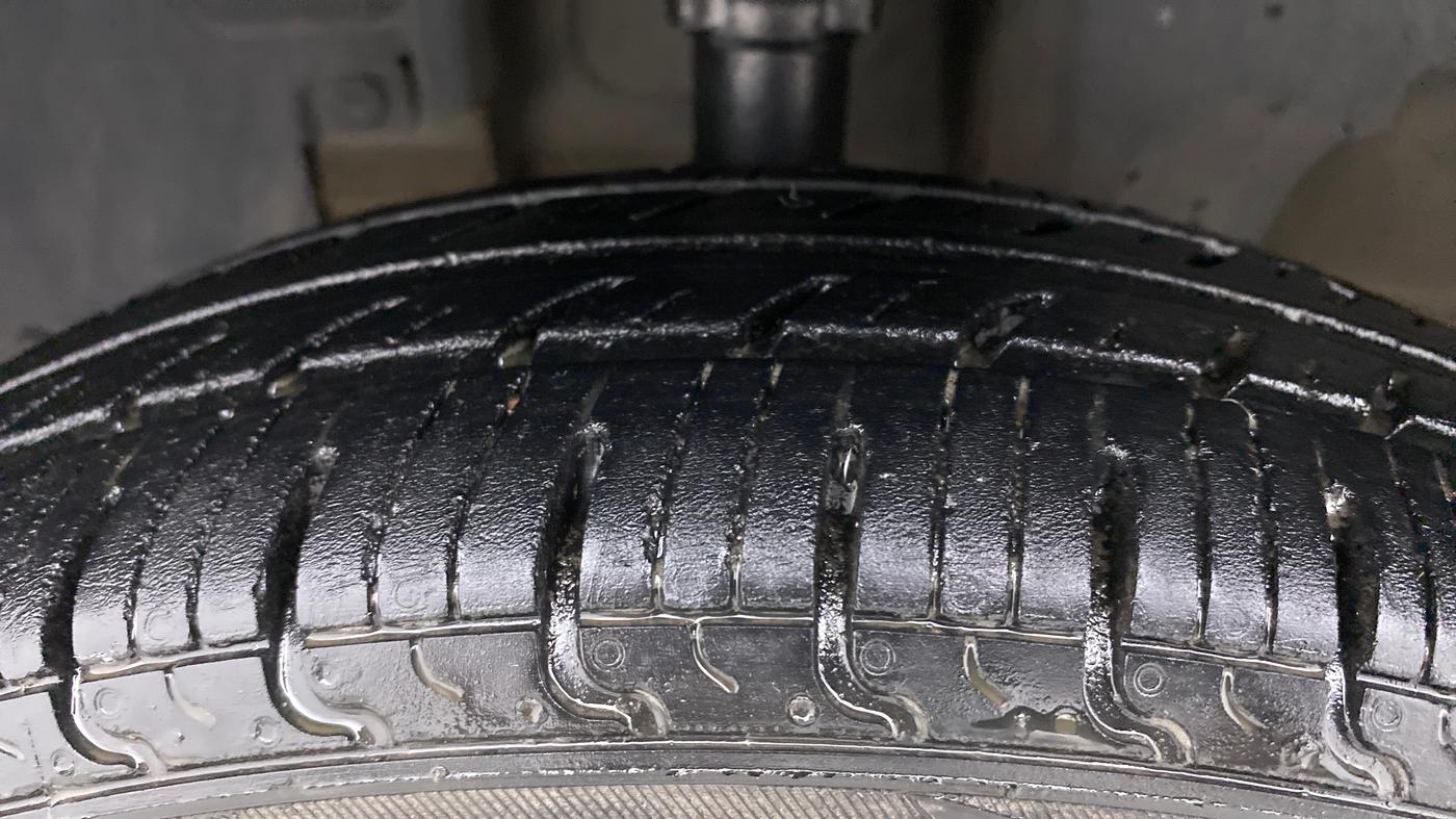 2018 Renault Kwid RXT 1.0 EASY-R  AT, Petrol, Automatic, 97,709 km, Left Front Tyre Tread