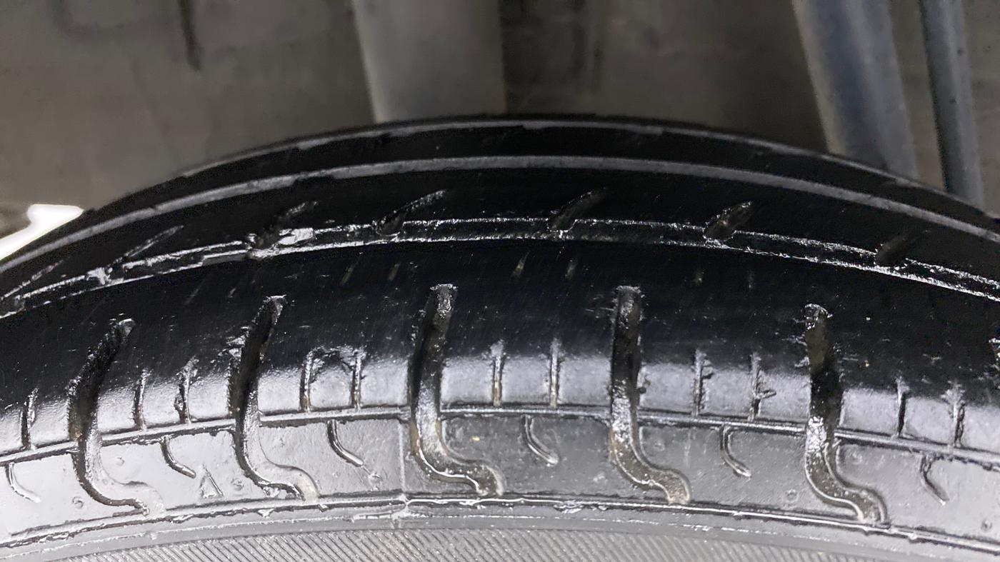2018 Renault Kwid RXT 1.0 EASY-R  AT, Petrol, Automatic, 97,709 km, Right Rear Tyre Tread