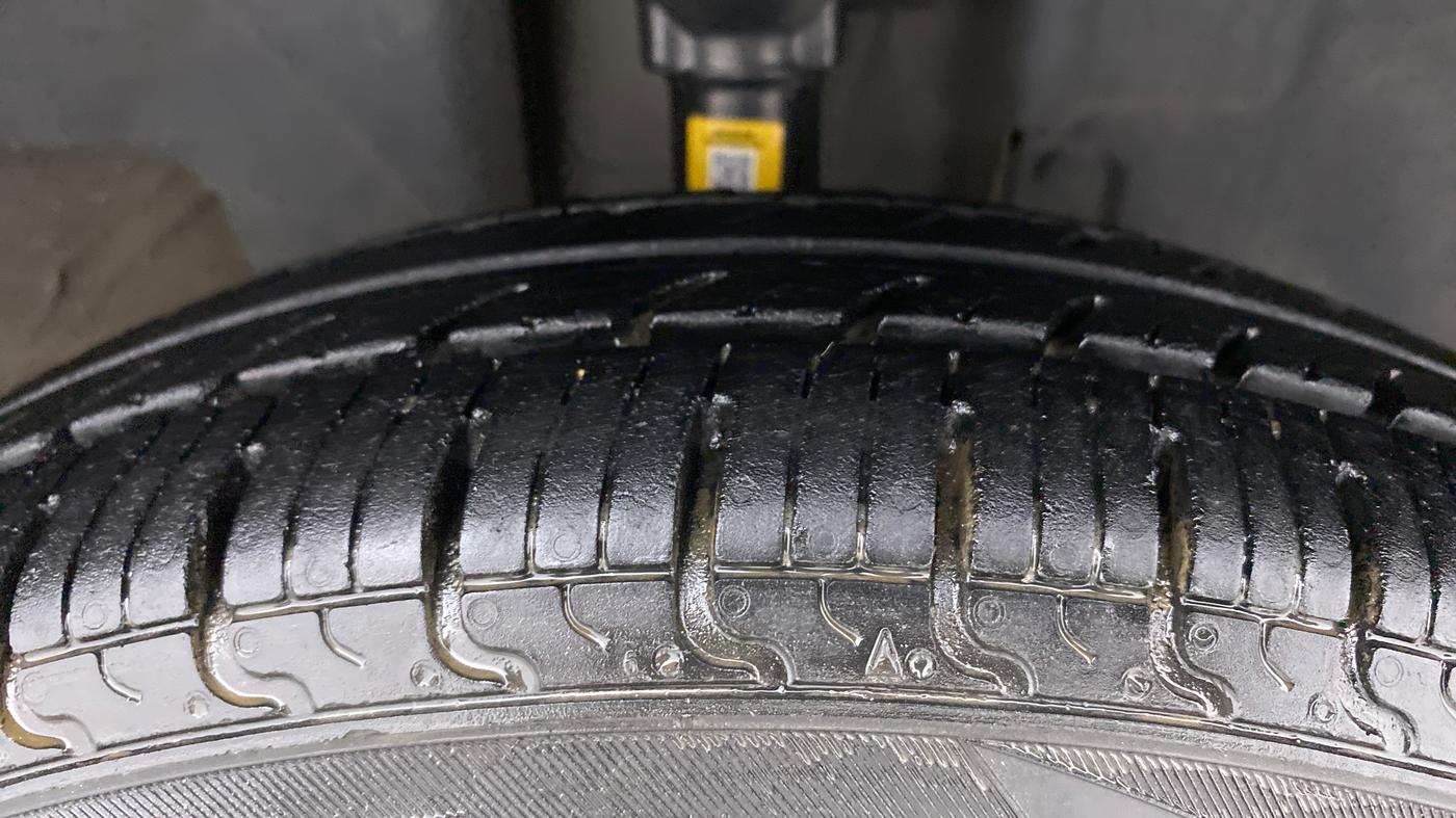 2018 Renault Kwid RXT 1.0 EASY-R  AT, Petrol, Automatic, 97,709 km, Right Front Tyre Tread