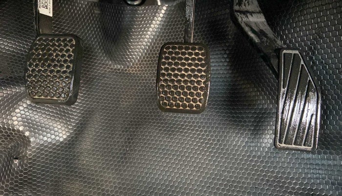 2022 Maruti Alto VXI, Petrol, Manual, 4,546 km, Pedals