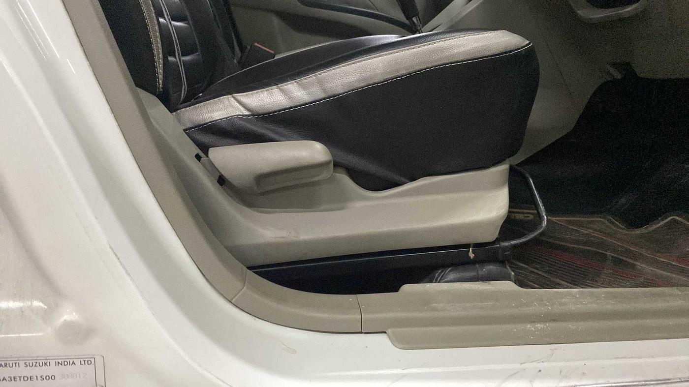 2016 Maruti Celerio ZXI AMT, Petrol, Automatic, 43,324 km, Driver Side Adjustment Panel