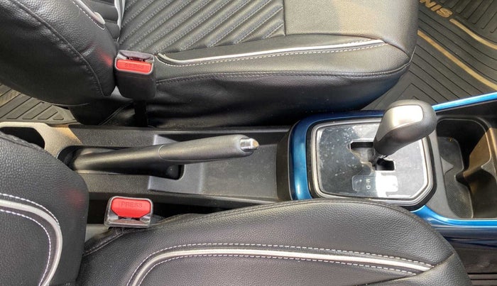 2018 Maruti IGNIS ALPHA 1.2 AMT DUAL TONE, Petrol, Automatic, 15,972 km, Gear Lever