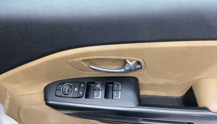 2020 KIA CARNIVAL PREMIUM 2.2 7 STR, Diesel, Automatic, 66,902 km, Driver Side Door Panels Control