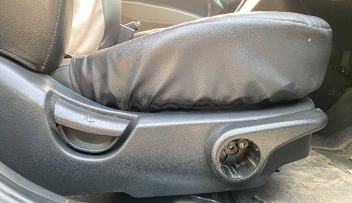 2015 Hyundai Xcent S (O) 1.2, Petrol, Manual, 26,231 km, Driver Side Adjustment Panel