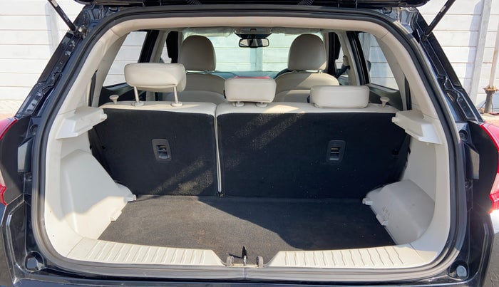 2023 Mahindra XUV300 W8 (O) 1.2 PETROL, Petrol, Manual, 13,938 km, Boot Inside