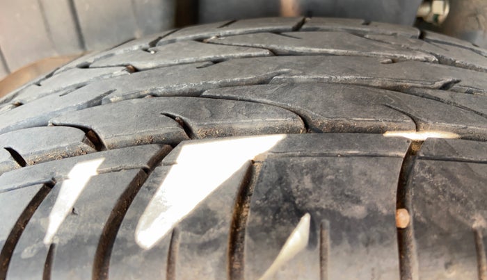 2023 Mahindra XUV300 W8 (O) 1.2 PETROL, Petrol, Manual, 13,938 km, Right Rear Tyre Tread