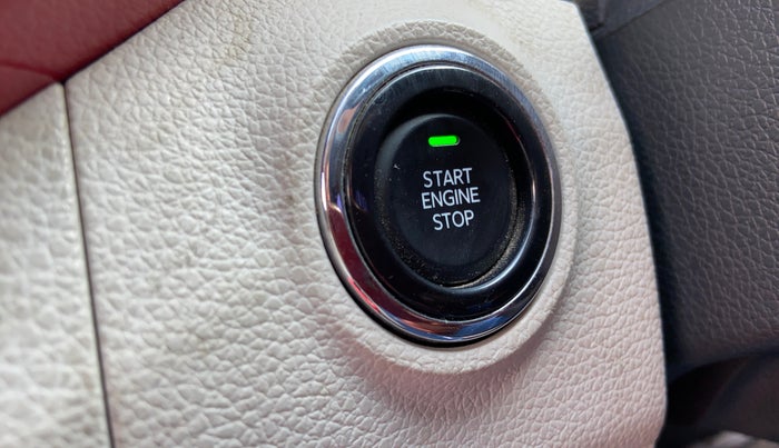 2023 Mahindra XUV300 W8 (O) 1.2 PETROL, Petrol, Manual, 13,938 km, Keyless Start/ Stop Button