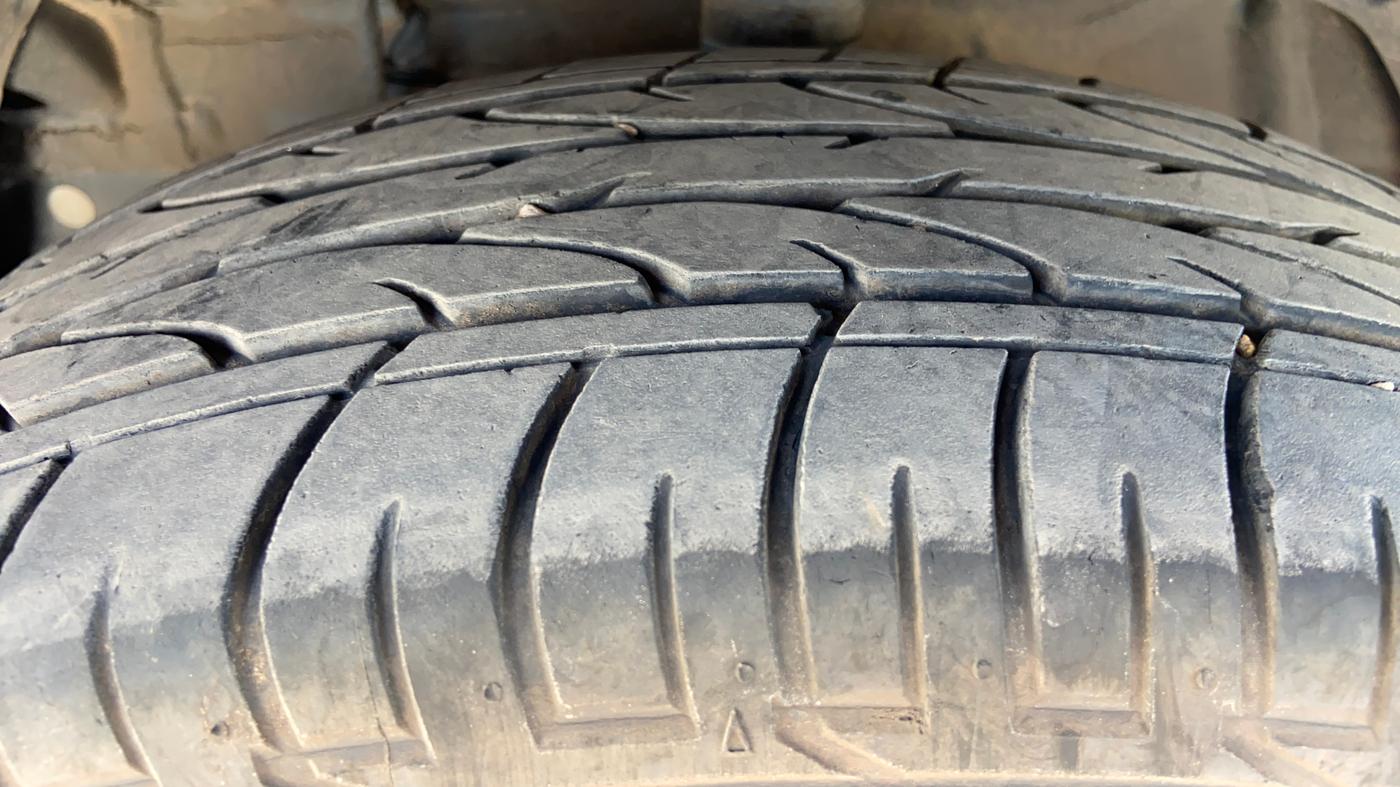 2023 Mahindra XUV300 W8 (O) 1.2 PETROL, Petrol, Manual, 13,938 km, Left Front Tyre Tread