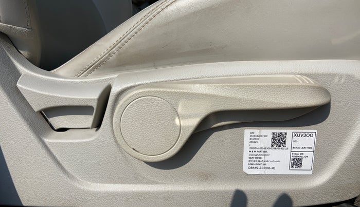 2023 Mahindra XUV300 W8 (O) 1.2 PETROL, Petrol, Manual, 13,938 km, Driver Side Adjustment Panel