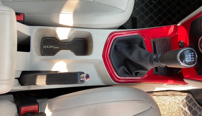 2023 Mahindra XUV300 W8 (O) 1.2 PETROL, Petrol, Manual, 13,938 km, Gear Lever