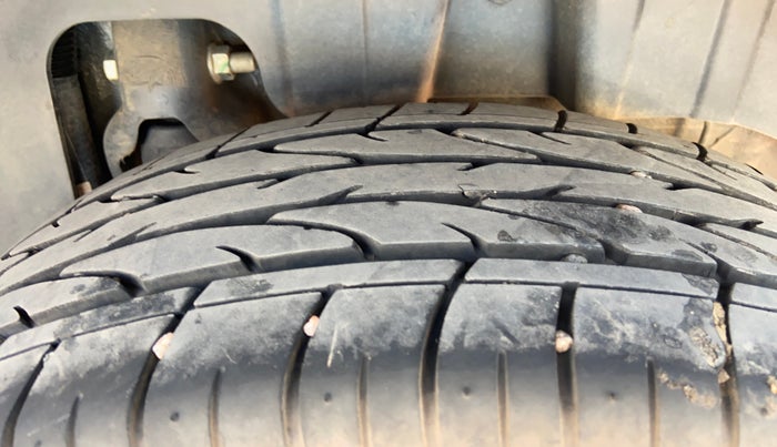 2023 Mahindra XUV300 W8 (O) 1.2 PETROL, Petrol, Manual, 13,938 km, Left Rear Tyre Tread